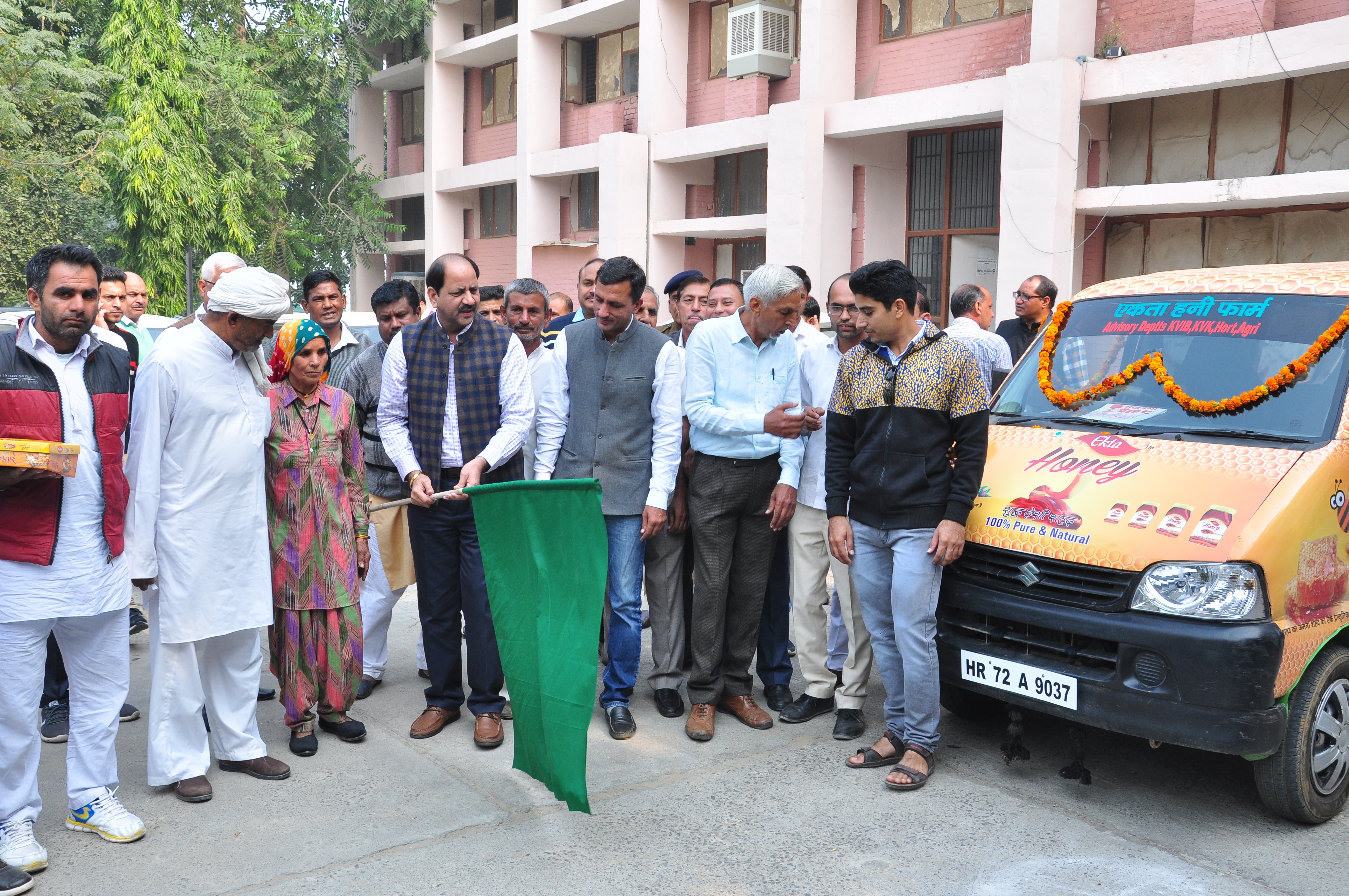 Ekta Honey delivery van launch — 100% pure & natural